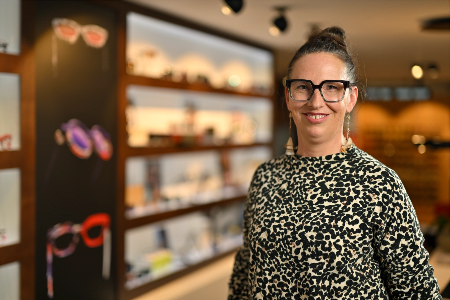 Porträt von Katrin Seltmann, Augenoptikerin im Fachgeschäft
